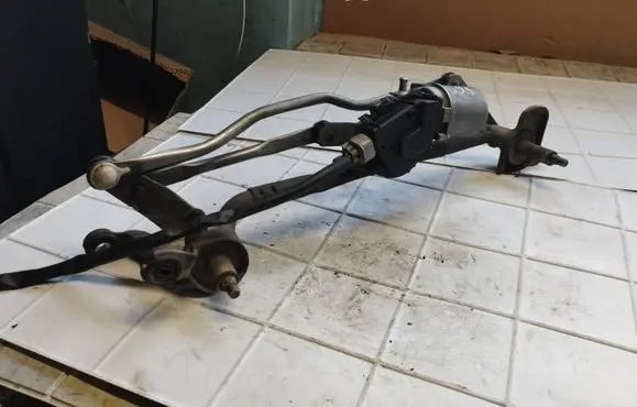 Mazda 5 Front wiper linkage and motor 1593000602