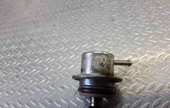 Renault Laguna I Fuel pressure regulator 