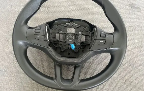 Peugeot 208 I Steering wheel 96750123ZD 82901185 619138200B