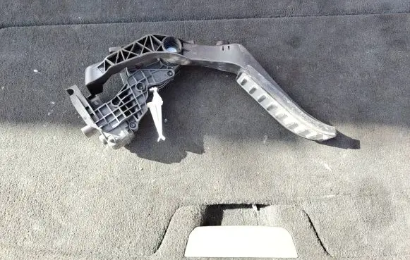 Porsche Cayenne (92A) Accelerator throttle pedal 7P5723507C 126071629 6PV00802662
