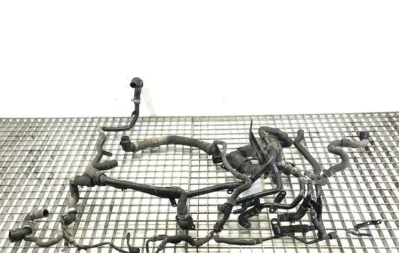 Volkswagen Golf VII Engine coolant pipe/hose