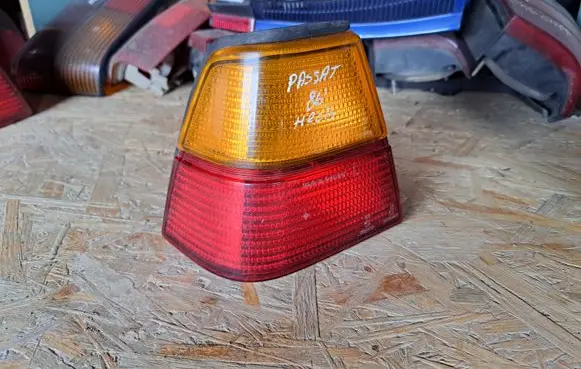 Volkswagen PASSAT B2 Rear/tail lights 321945111T 321945111