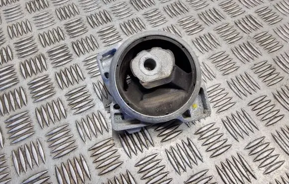Mercedes-Benz B W245 Engine mount bracket A1692401218