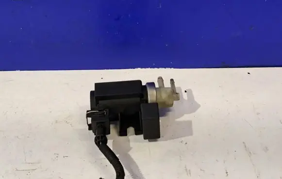 Volvo S60 Turbo solenoid valve 30637251
