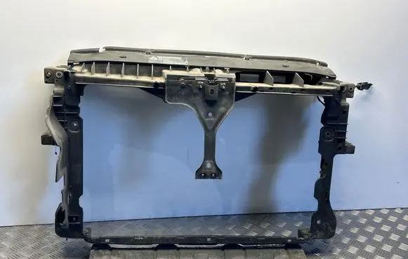 Volkswagen Tiguan Radiator support slam panel bracket