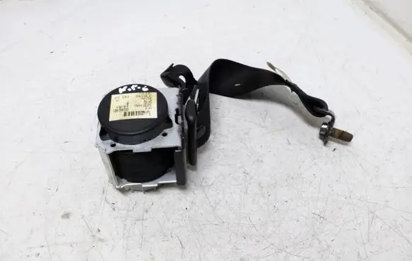 Mazda 3 I Rear seatbelt 0433010