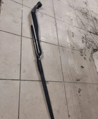 Hyundai Kona I Front wiper blade arm