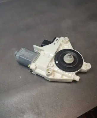 Tesla Model Y Rear door window regulator motor 013082306H