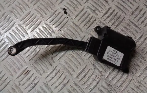 Volkswagen Golf Plus Air flap motor/actuator 3C1907511F
