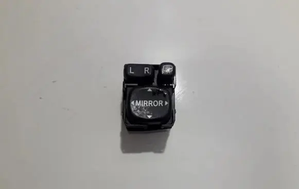 Toyota Avensis T250 Wing mirror switch 183575
