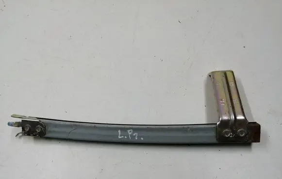 Nissan Qashqai Front door windshield rail 