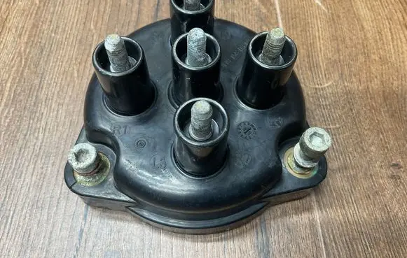 Mercedes-Benz E W124 Spark distributor cap 1191580302 1191580202 1191580102