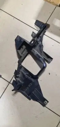 Headlight/headlamp mounting bracket