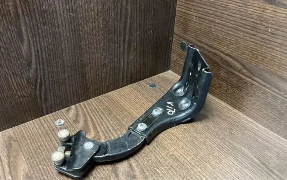 Mercedes-Benz Vito Viano W639 Sliding door lower roller guide/hinge 6397630047 ZGS00605W27