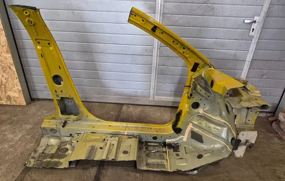 Peugeot 208 II Front sill (body part) 