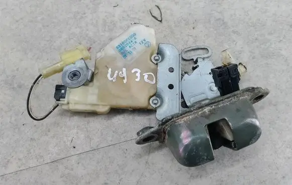 Subaru Impreza II Tailgate lock latch 63100FE000
