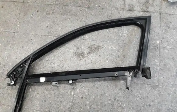 Audi A4 S4 B7 8E 8H Front door window/glass frame 1752228000