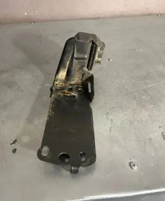 BMW 3 E90 E91 Radiator mount bracket 23781010 H260BDZ 7117811