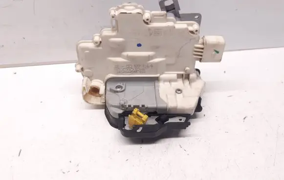 Audi A6 S6 C6 4F Front door lock 4F2837016B