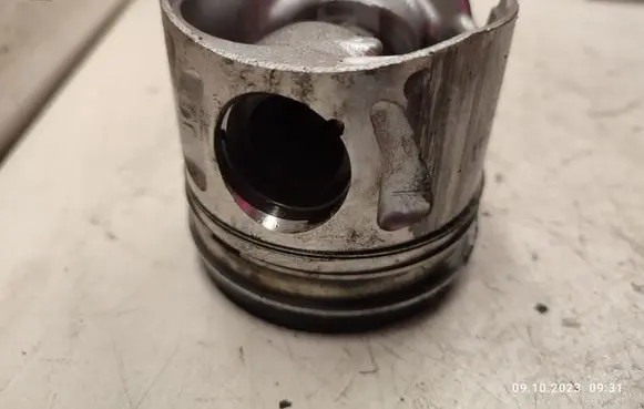 Piston