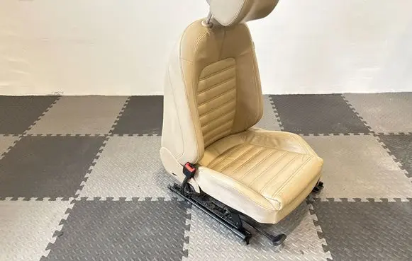 Volkswagen PASSAT B7 Front driver seat 3C8881105AH ZM010165 ZM010165S001