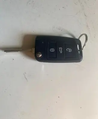 Volkswagen Polo VI Ignition key/card 038603