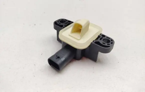 Infiniti Q30 Airbag deployment crash/impact sensor A1668210351 56054084AA Q025826500