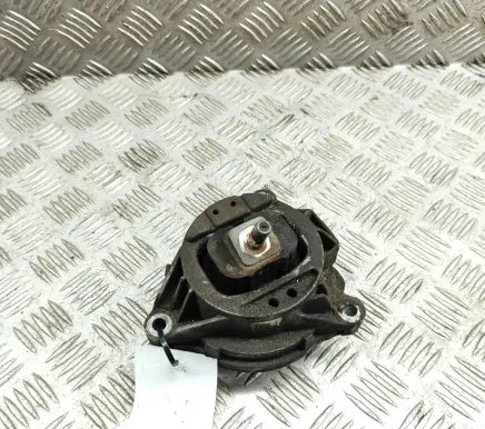 Engine mount bracket