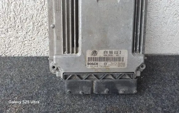 Volkswagen Touareg I Engine control unit/module 070906016D