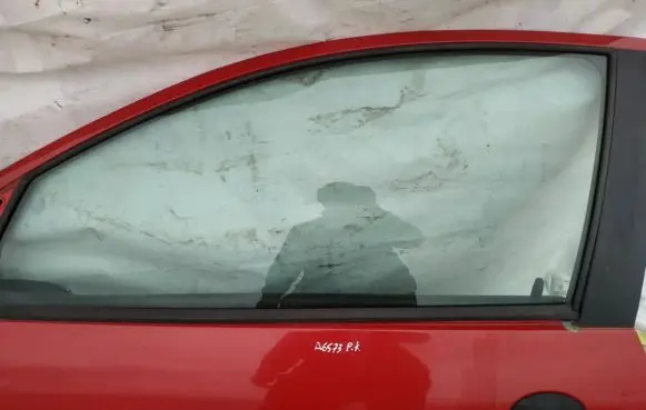 Peugeot 206 Front door window glass four-door