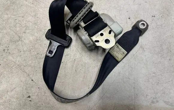 Toyota Corolla Verso AR10 Rear seatbelt H073901