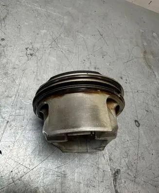 BMW 6 F06 Gran coupe Piston 89L106