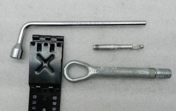 Mercedes-Benz E W212 Towing hook eye A2045458132 A2215810001