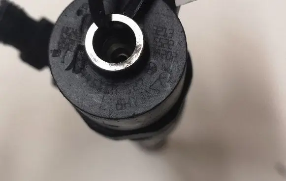 Opel Insignia A Fuel injector 0445110327