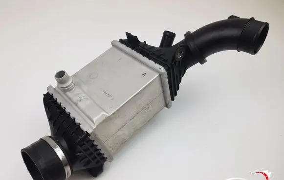 BMW 7 G70 Intercooler radiator 2765308