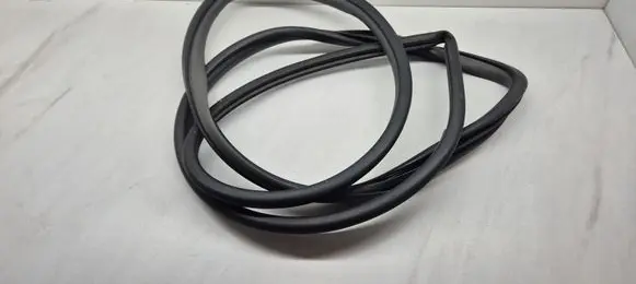 Toyota Prius (XW30) Front door rubber seal 