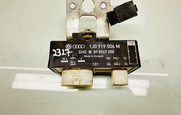 Coolant fan relay