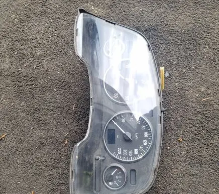 Speedometer (instrument cluster)