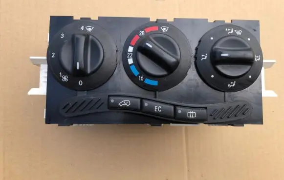 Mercedes-Benz A W168 Climate control unit 1688300485