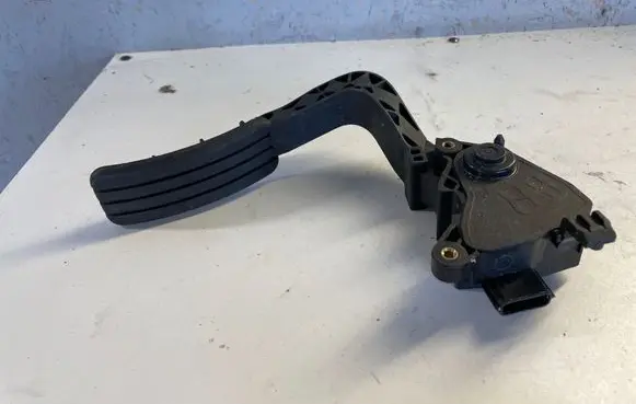 Renault Megane III Accelerator throttle pedal 180100010R