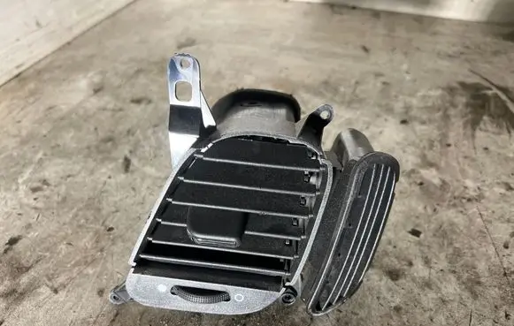 Iveco Daily 6th gen Dash center air vent grill A504