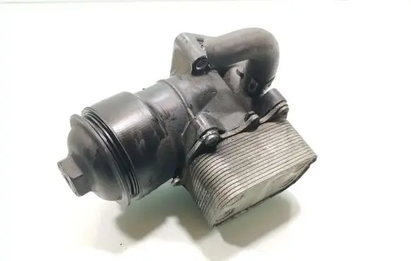 Skoda Octavia Mk2 (1Z) Oil filter mounting bracket 03L115389B 03L117021B