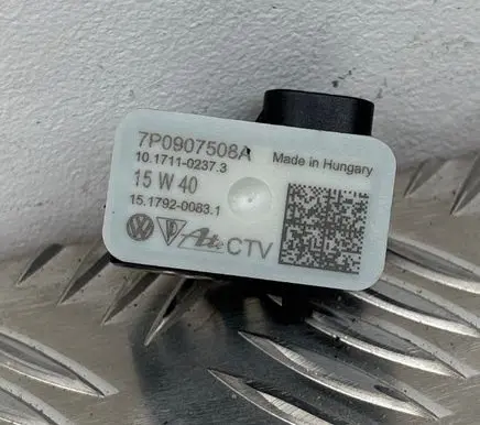 Volkswagen Touareg II Airbag deployment crash/impact sensor 7P0907508A