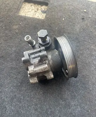 Audi A4 S4 B6 8E 8H Power steering pump 