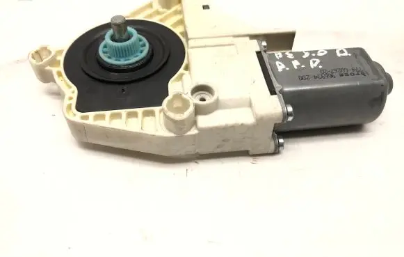 Audi A5 Sportback 8TA Front door window regulator motor 8K0959802A 10420240142