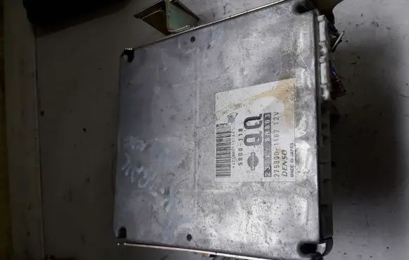 Nissan X-Trail T30 Engine control unit/module 237108H803