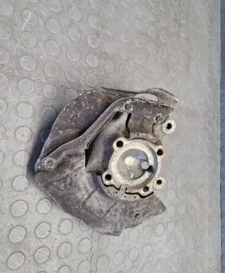 BMW 5 E39 Front wheel hub
