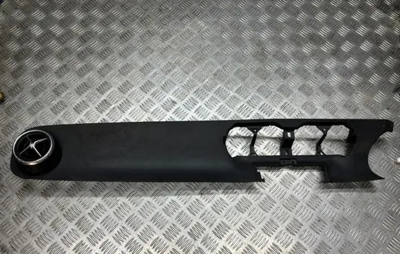 Mercedes-Benz X-class W470 Panel trim 684105XA0A