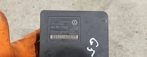 Volkswagen Golf Plus ABS Pump 1K0907379Q 00005305F3 10096003553