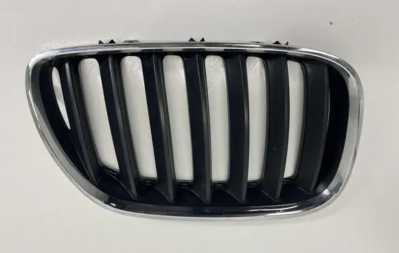 BMW X5 E53 Front bumper upper radiator grill 51137124816 7124816